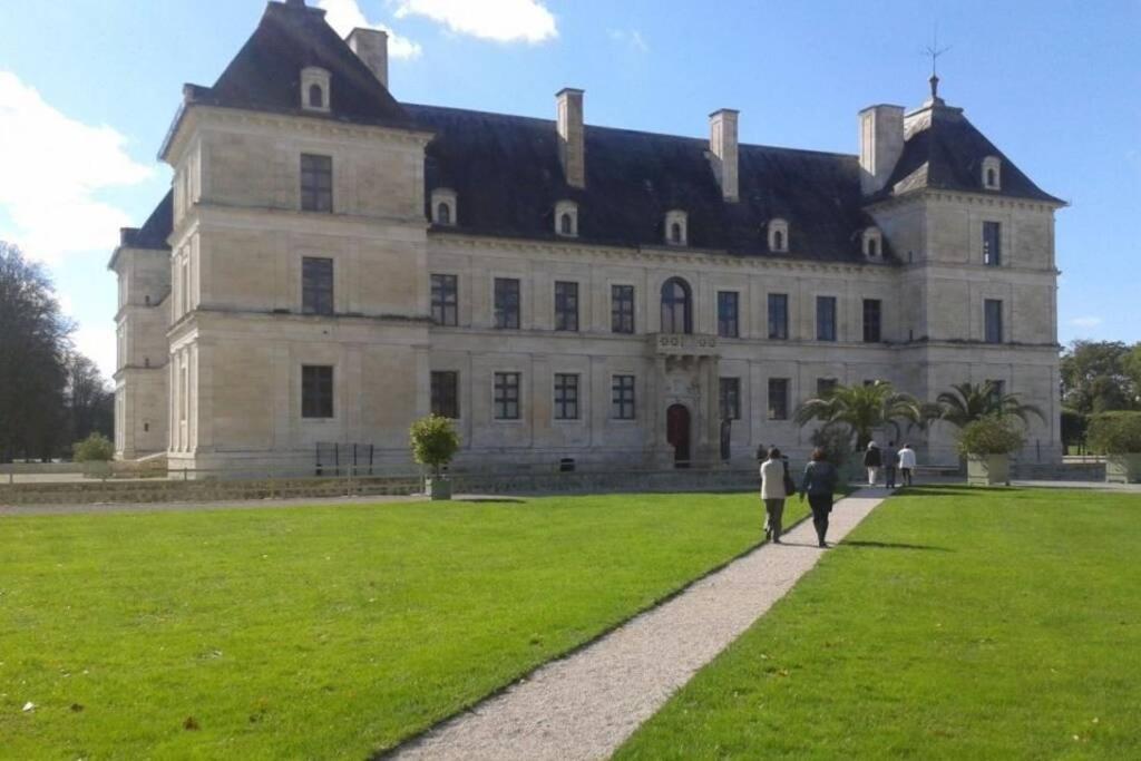 Charmante Maison Bourguignonne Avec Grand Jardin Et Parking Montbard Exterior foto