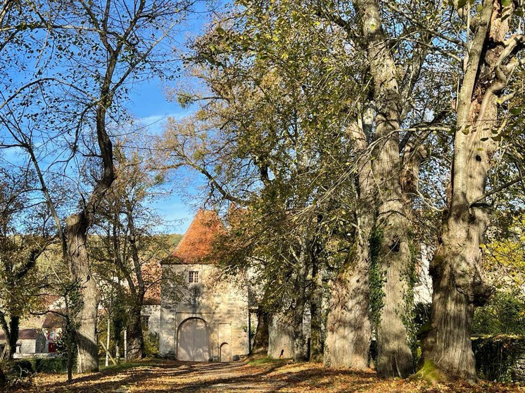 Charmante Maison Bourguignonne Avec Grand Jardin Et Parking Montbard Exterior foto